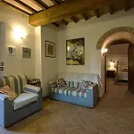 Casale Del Monsignore Bed & Breakfast 4*